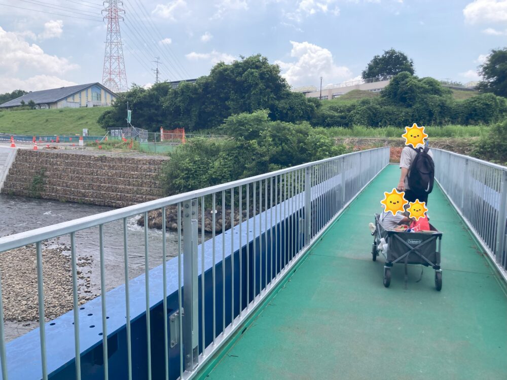 オアシスパーク｜河川環境楽園｜西口駐車場から歩く様子